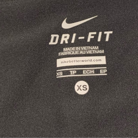 Women’s Black Nike XS Dri Fit Capris - Picture 2 of 2
